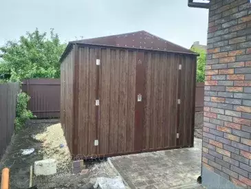 Хозблок для хозяйственных вещей в расцветке "под дерево" в с. Дядьково, Дядьковское с.п, Рязанская обл.